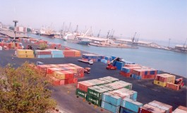 Indian port, dock workers call off strike