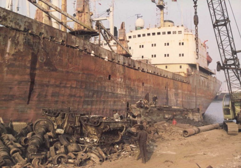 Bangladesh to clamp down on shipbreakers