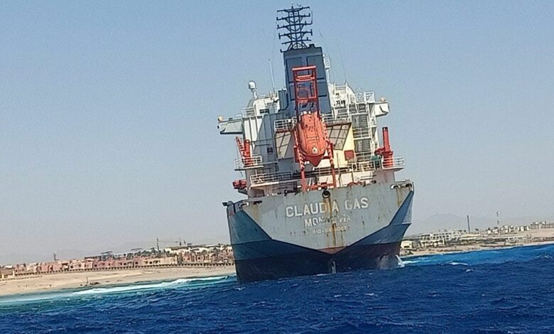 Un buque gasero aterriza frente a Egipto